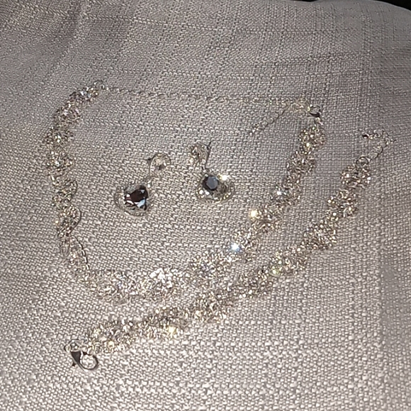 Jewelry - Stunning 3 piece set